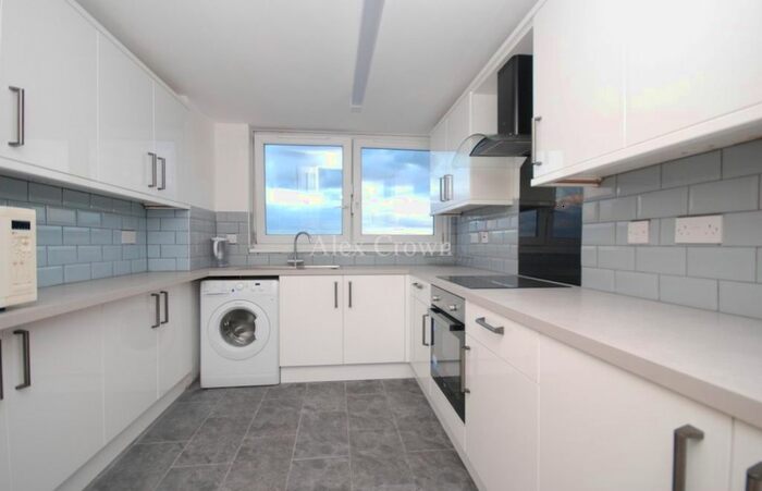 2 Bedroom Flat To Rent In Finsbury House, Partridge Way, Wood Green, N22