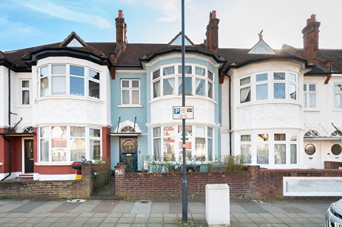 3 Bedroom Flat To Rent In Heber Road, Willesden Green, London, NW2