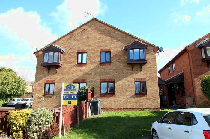 2 Bedroom Cluster House To Rent In Aspen Close, Rushden, NN10