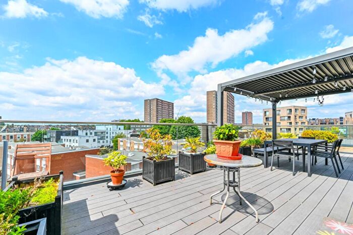 3 Bedroom Flat For Sale In KIlburn Park Road, Maida Vale, London, NW6