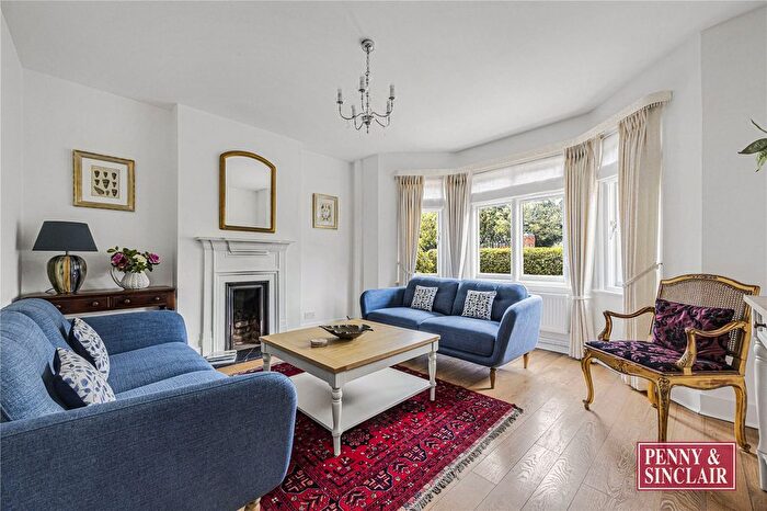 3 Bedroom Detached House To Rent In The Warren, RG4