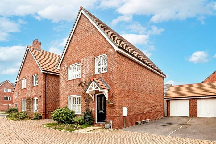 4 Bedroom Detached House For Sale In Linnet Grove, Didcot, Oxfordshire, OX11