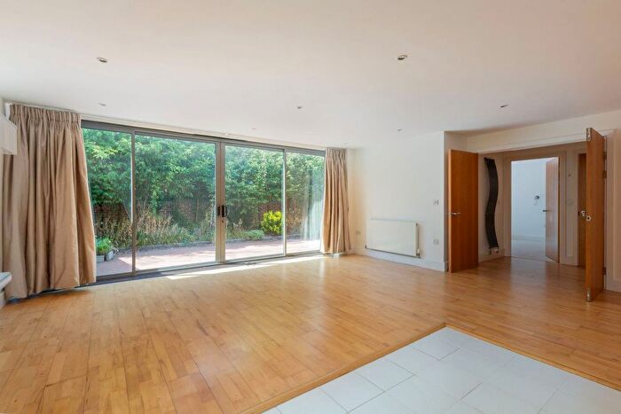 1 Bedroom Flat To Rent In Clarendon Road, Sevenoaks, TN13