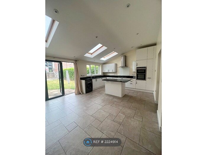 3 Bedroom Semi-Detached House To Rent In Cromwell Road, Cambridge, CB1