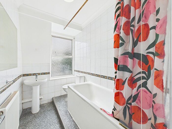 4 Bedroom Flat To Rent In Kilburn High Road, London, NW6