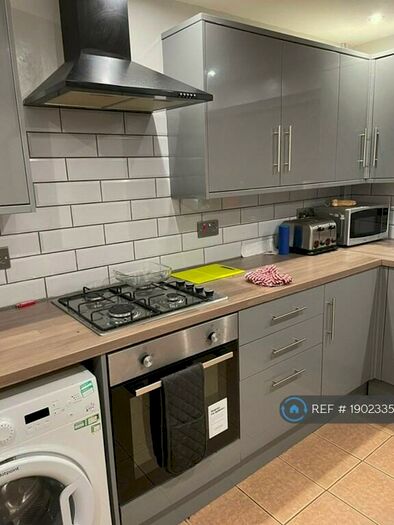 4 Bedroom Semi-Detached House To Rent In Harrington Drive, Nottingham, NG7