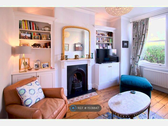 2 Bedroom Maisonette To Rent In Standen Road, London, SW18