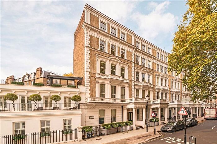 3 Bedroom Flat For Sale In Courtfield Gardens, Earls Court, SW5