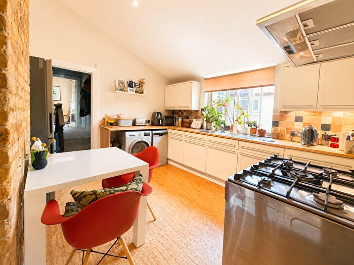 1 Bedroom Flat To Rent In Crescent Road, South Woodford, Redbridge, London, E18