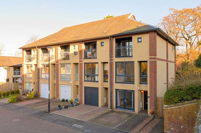 4 Bedroom Town House To Rent In Woolcarder's Court, Cambusbarron, Stirling, FK7