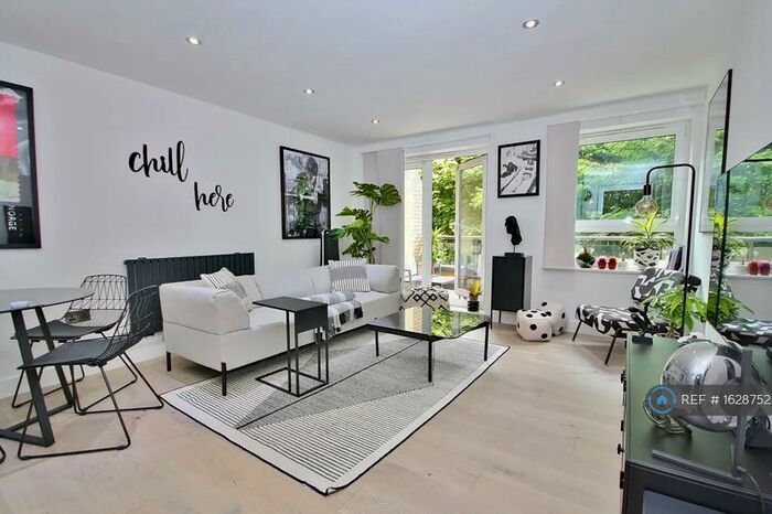 1 Bedroom Flat To Rent In Regents Court, Woking, GU21