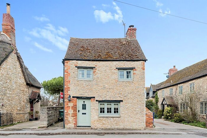 2 Bedroom Cottage For Sale In High Street, Charlton On Otmoor, Kidlington, OX5