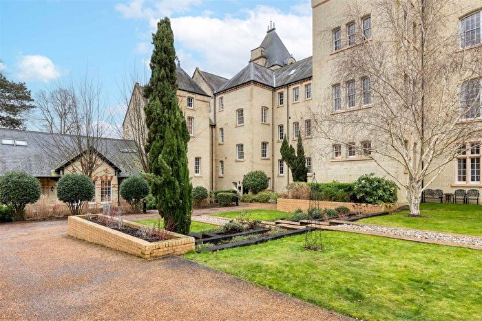 2 Bedroom Flat To Rent In Kingsley Avenue, Fairfield, Hitchin, SG5