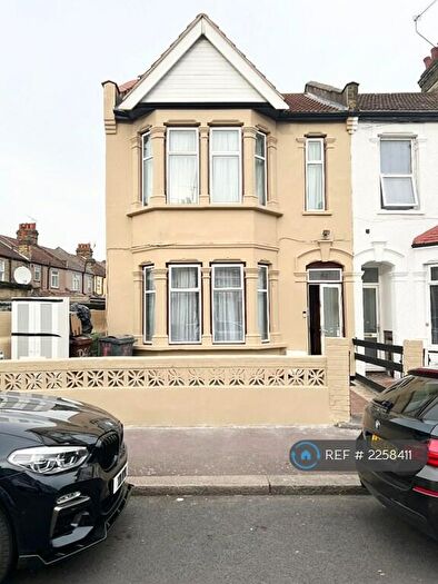 4 Bedroom End Of Terrace House To Rent In Cranborne Road, Barking, IG11