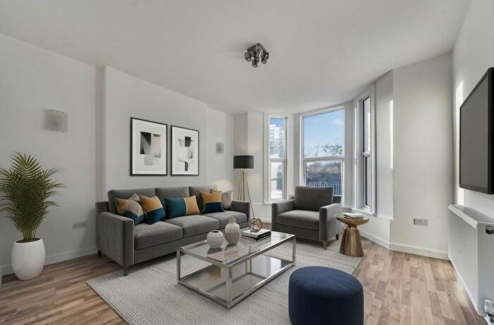 2 Bedroom Flat For Sale In Clifford Road, London, SE25