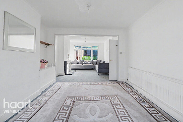 3 Bedroom Terraced House For Sale In Crest Road, London, NW2