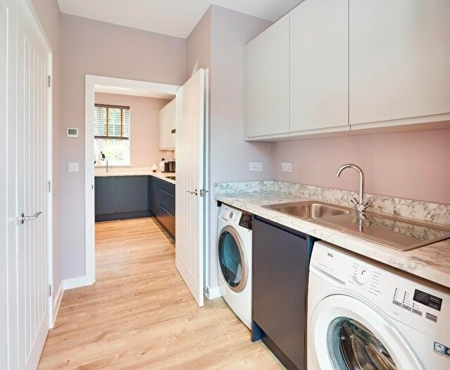 4 Bedroom Detached House For Sale In Clayhill Road, Burghfield Common, RG7