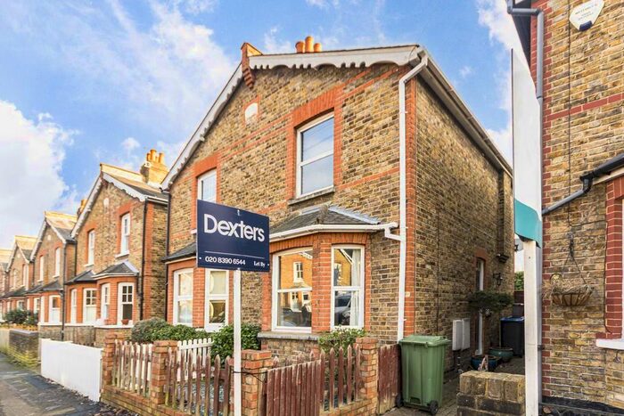 3 Bedroom Semi-Detached House To Rent In Beaconsfield Road, Surbiton, KT5