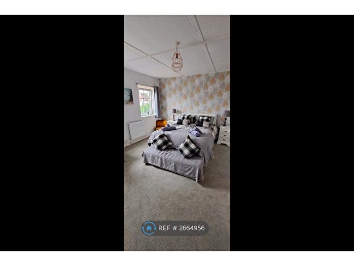 2 Bedroom Flat To Rent In Park Street, Bridgend, CF31