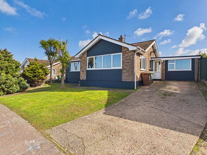 4 Bedroom Detached Bungalow For Sale In Priory Close, Beeston Regis, NR26