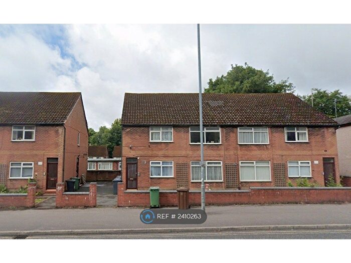 2 Bedroom Flat To Rent In Singleton Court, Prestwich, Manchester, M25