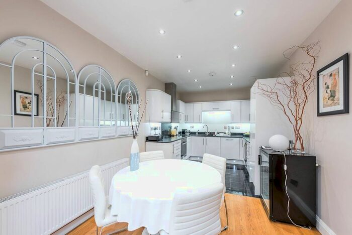 3 Bedroom Property To Rent In Winchester Street, Pimlico, London, SW1V