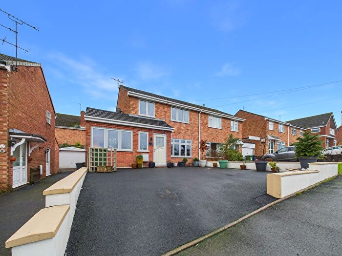 3 Bedroom Semi Detached House For Sale In Hawthorn Crescent, Bewdley, DY12