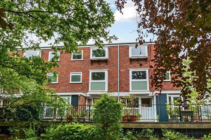 2 Bedroom Flat For Sale In College Road, Dulwich, London, SE21