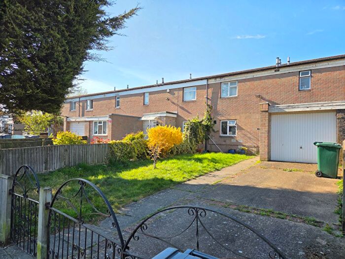 4 Bedroom Terraced House To Rent In Elvington Lane, London, NW9