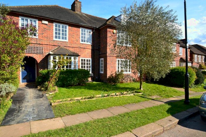 3 Bedroom Terraced House To Rent In Cascade Avenue, London, N10