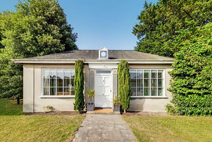 3 Bedroom Bungalow To Rent In Gravel Hill, Croydon, CR0