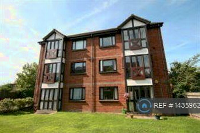 1 Bedroom Flat To Rent In Portland Place, Epsom, KT17