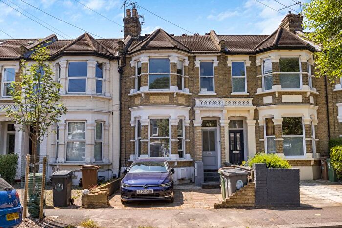 3 Bedroom Flat For Sale In Kings Road, Leytonstone, E11