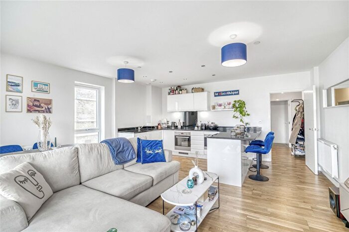 2 Bedroom Flat For Sale In Greenwich High Road, Greenwich, SE10