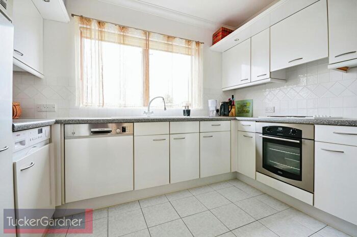 1 Bedroom Flat To Rent In Petersfield Mansions, Cambridge, CB1