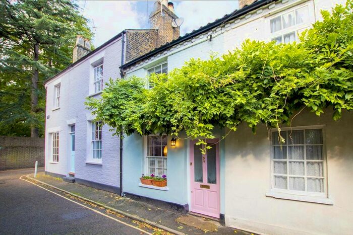 2 Bedroom Terraced House To Rent In Ferry Road, Twickenham, TW1