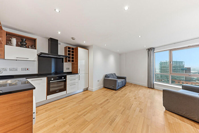 2 Bedroom Flat For Sale In The Boulevard, Leeds, West Yorkshire, LS10