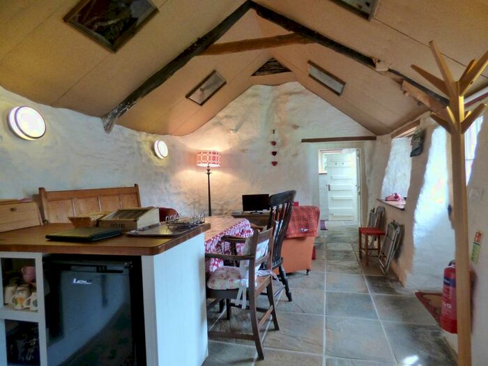 2 Bedroom Cottage To Rent In Llanarth, SA47