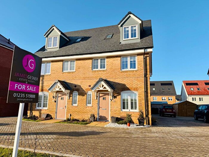 3 Bedroom Semi Detached House For Sale In Ladyside Pike, Didcot, OX11