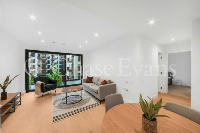 2 Bedroom Flat To Rent In Heygate Street, Park & Sayer, Elephant And Castle, London, SE17