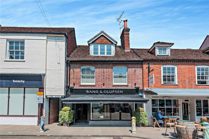 1 Bedroom Flat To Rent In The Square, Winchester, Hampshire, SO23