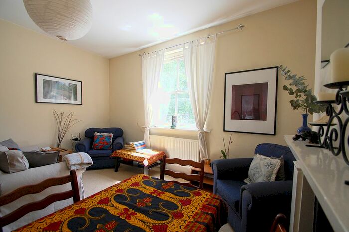 2 Bedroom Flat To Rent In The Pavement, Clapham, SW4