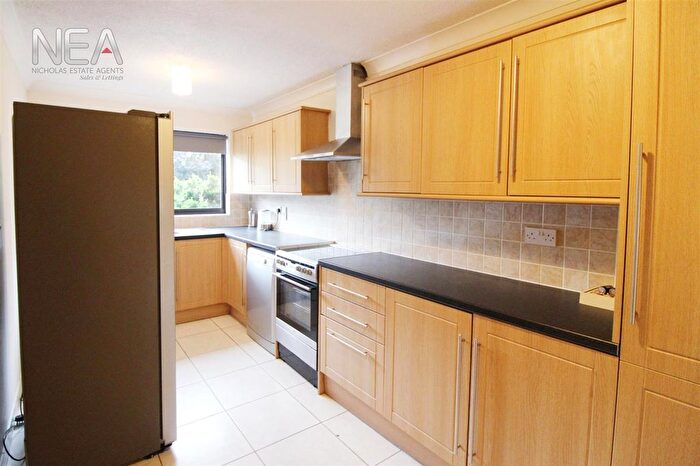 4 Bedroom Town House To Rent In Cardinal Close, Caversham, Reading, RG4