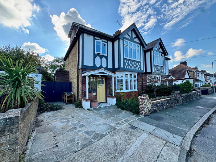 4 Bedroom Semi-Detached House For Sale In Cecilia Grove, Broadstairs, CT10