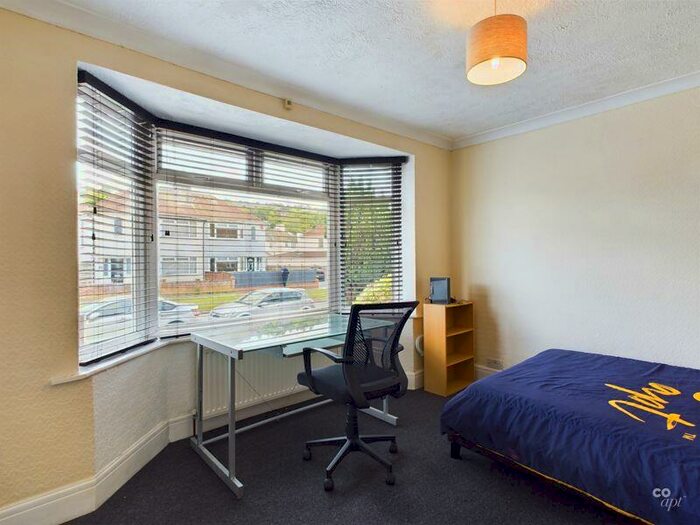 4 Bedroom Semi-Detached House To Rent In Upper Bevendean Avenue, Brighton, BN2