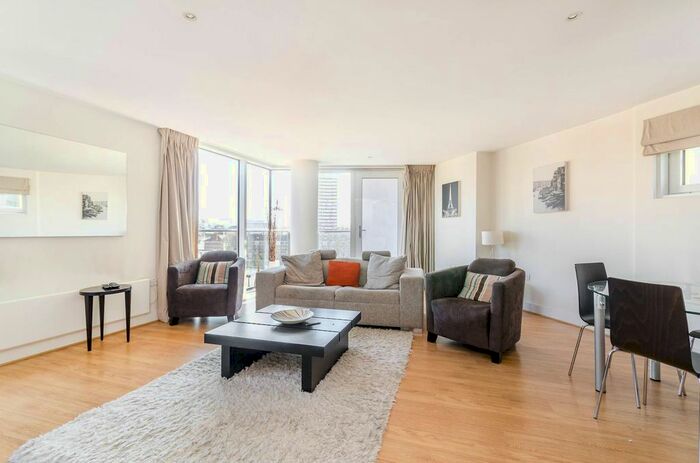 2 Bedroom Flat To Rent In Empire Square East, Borough, London, SE1