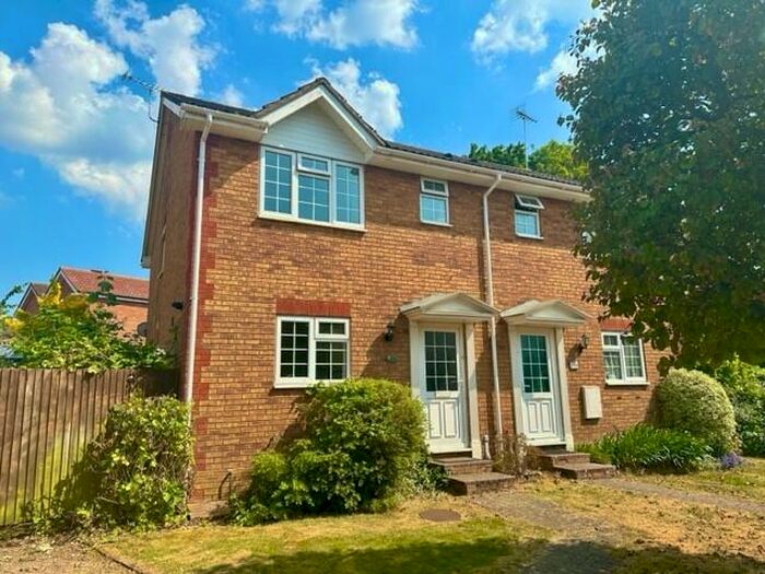 3 Bedroom Semi-Detached House To Rent In Dean Road, Southampton, SO18