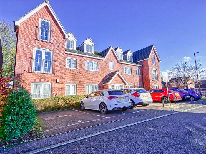 2 Bedroom Flat To Rent In Princeton House, Old Pheasant Court, Chesterfield, Derbyshire, S40