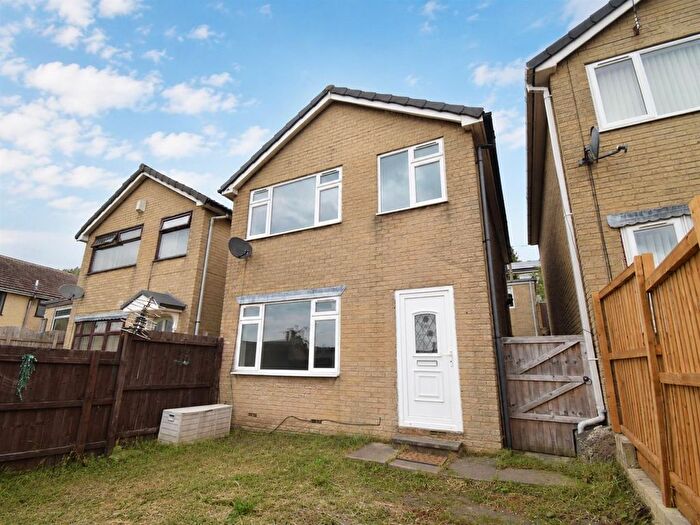 3 Bedroom Detached House To Rent In Brownhill Close, Batley, WF17