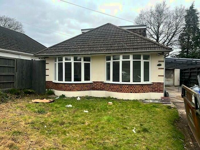 5 Bedroom Chalet To Rent In Kinson Road, BH10